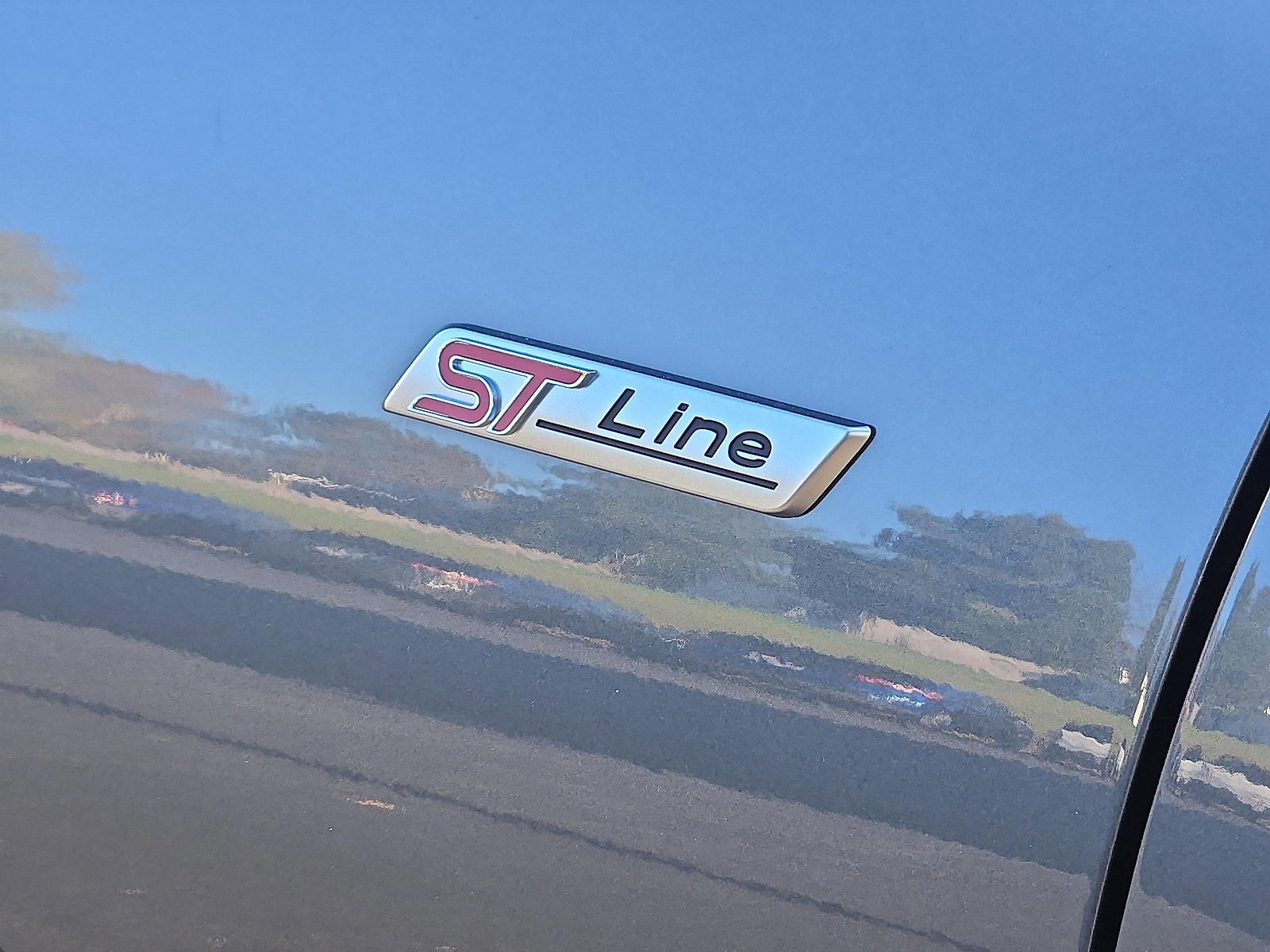 Certified 2025 Ford Escape ST-Line w/ Equipment Group 301A image 9