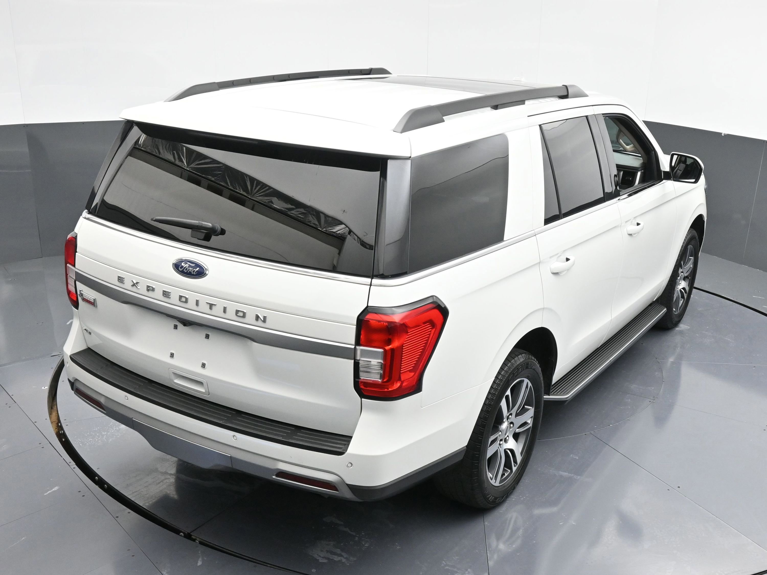 Certified 2022 Ford Expedition XLT image 16
