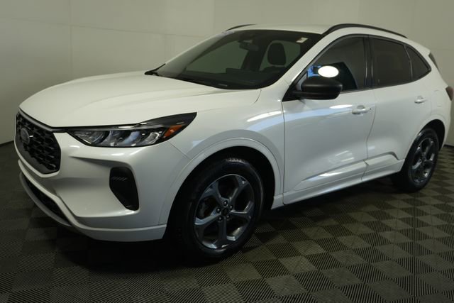 Certified 2023 Ford Escape ST-Line w/ Tech Pack #1 AWD/4WD image 7