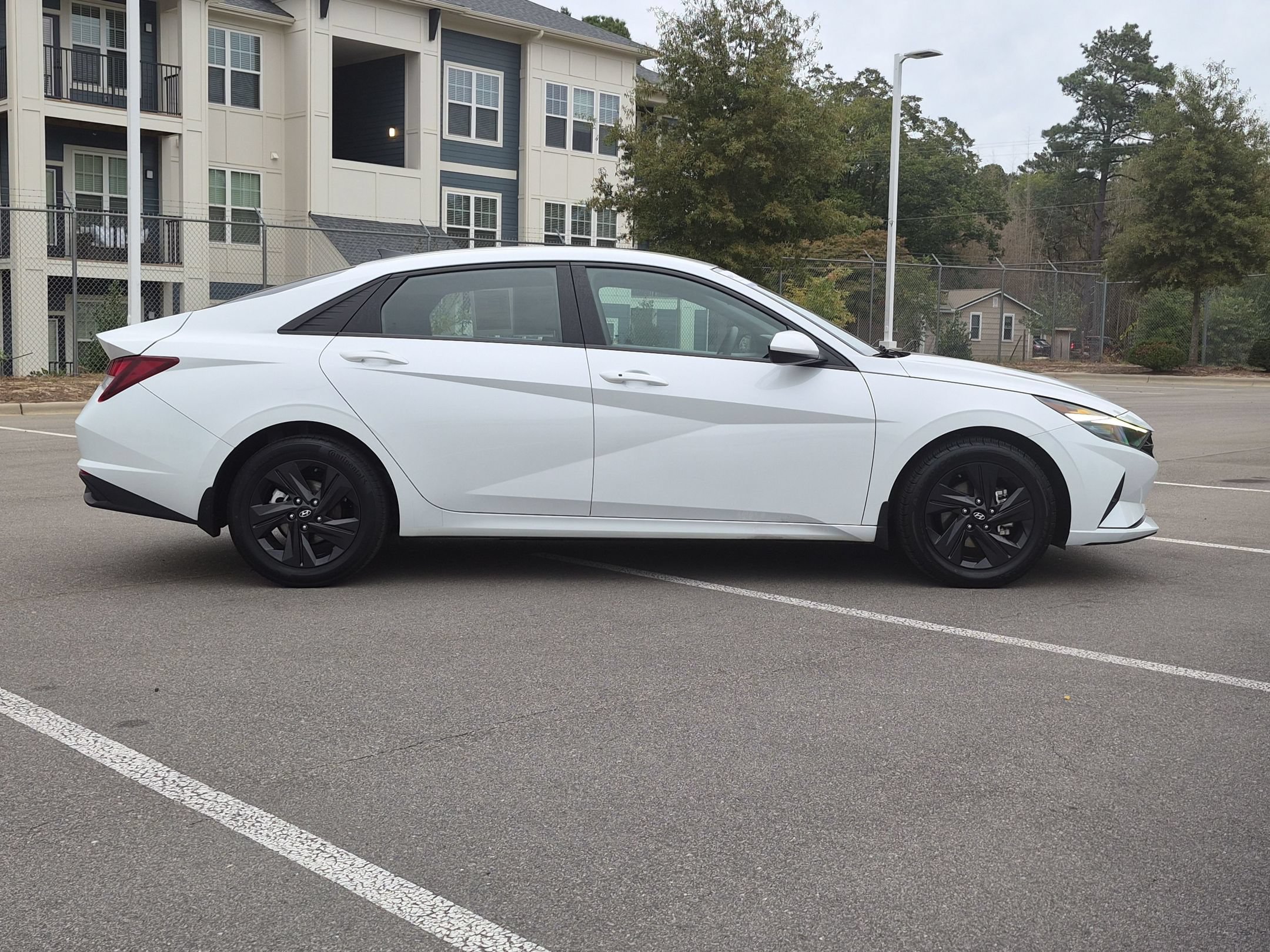 Used 2022 Hyundai Elantra SEL FWD image 3