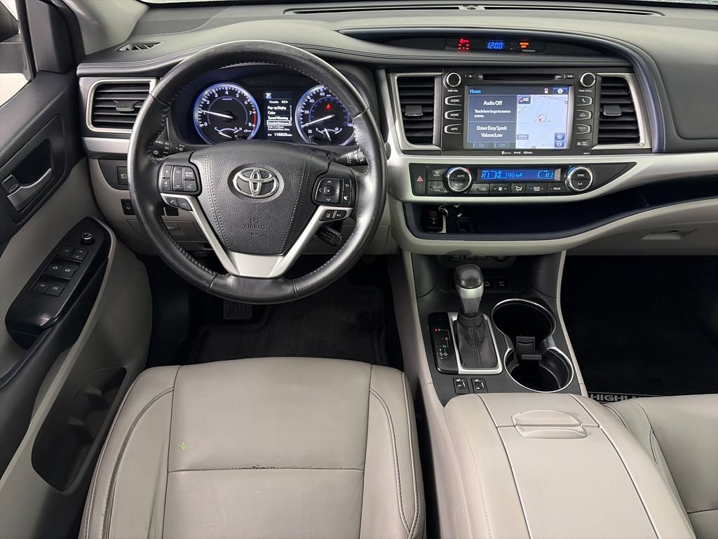 Used 2017 Toyota Highlander XLE w/ Carpet Mat Package AWD/4WD image 14