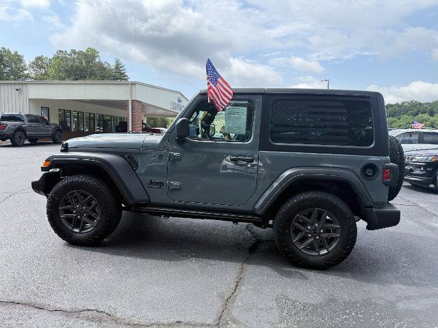 Used 2025 Jeep Wrangler Sport AWD/4WD image 7