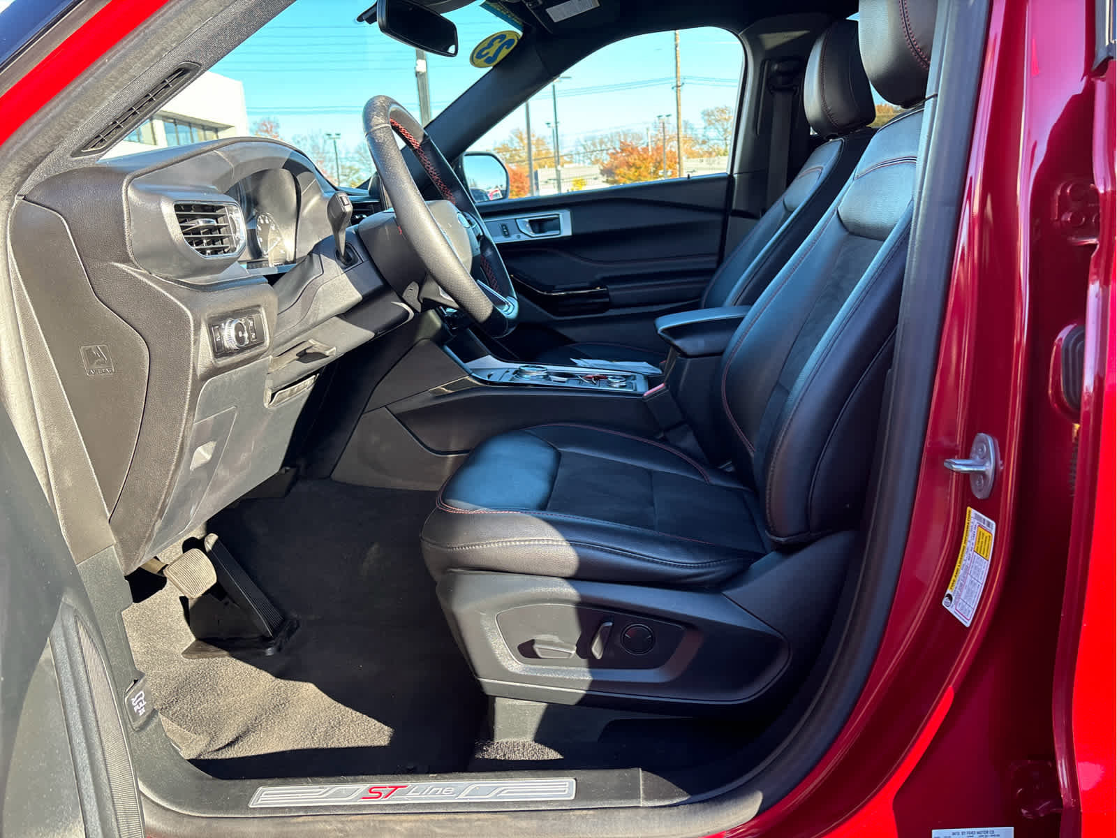 Certified 2023 Ford Explorer ST-Line w/ Class IV Trailer Tow Package image 13