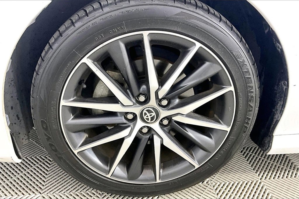 Used 2021 Toyota Camry XLE image 7