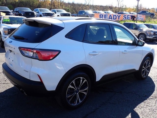 Certified 2022 Ford Escape SE w/ SE Sport Appearance Package image 4