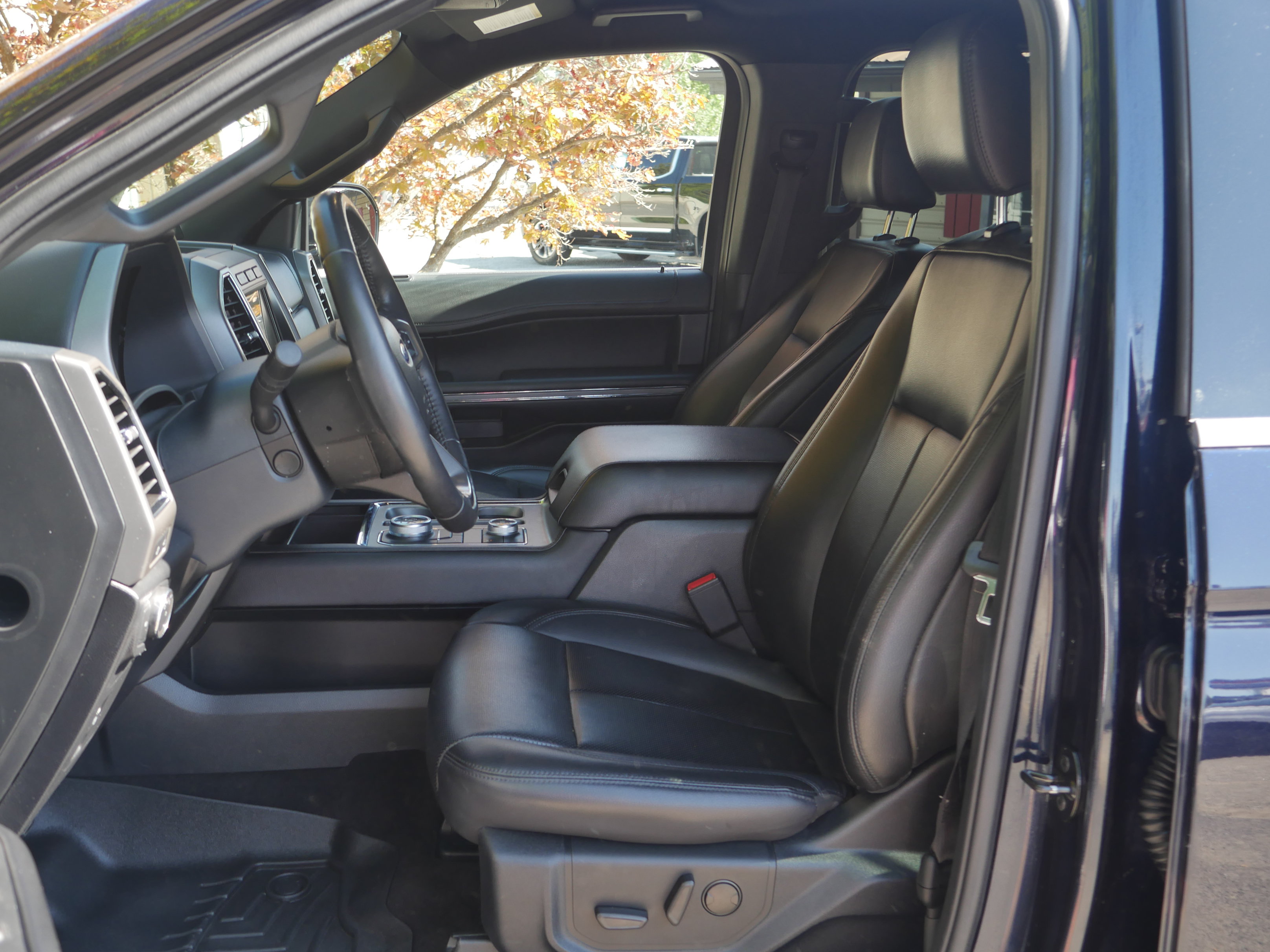 Certified 2021 Ford Expedition XLT AWD/4WD image 3