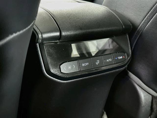 Used 2023 Toyota Highlander XLE FWD image 13