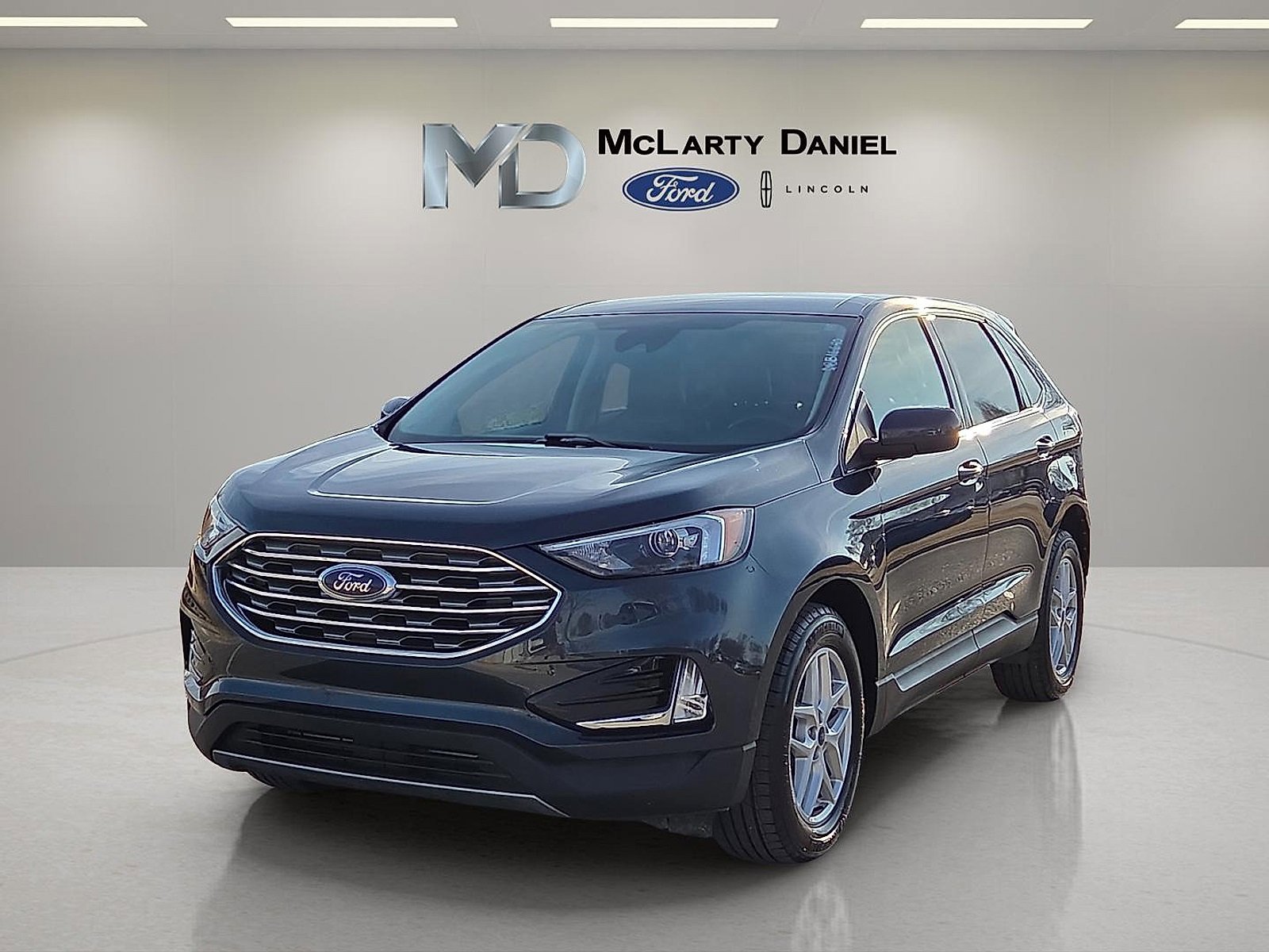 Certified 2022 Ford Edge SEL w/ Convenience Package image 2
