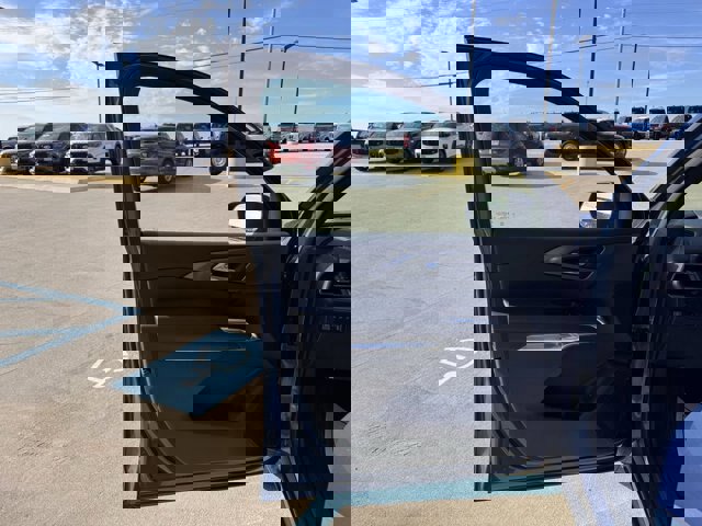 Used 2025 Chevrolet Traverse LT image 7