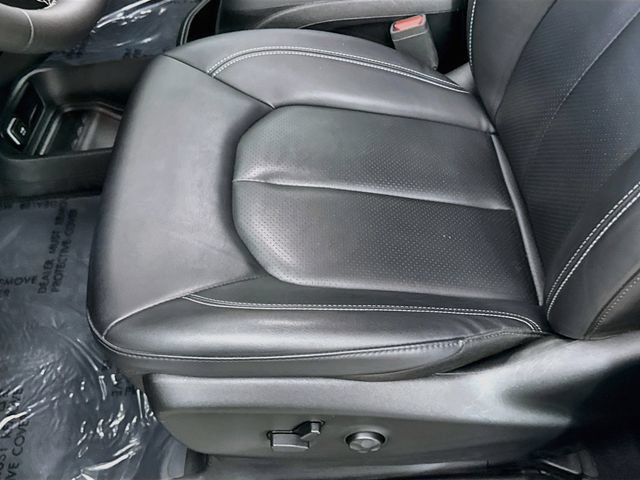 Used 2025 Chrysler Pacifica Select FWD image 18