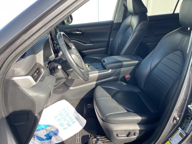 Used 2023 Toyota Highlander XLE FWD image 16