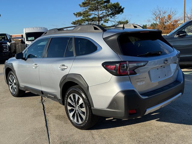 Used 2023 Subaru Outback Limited XT image 3