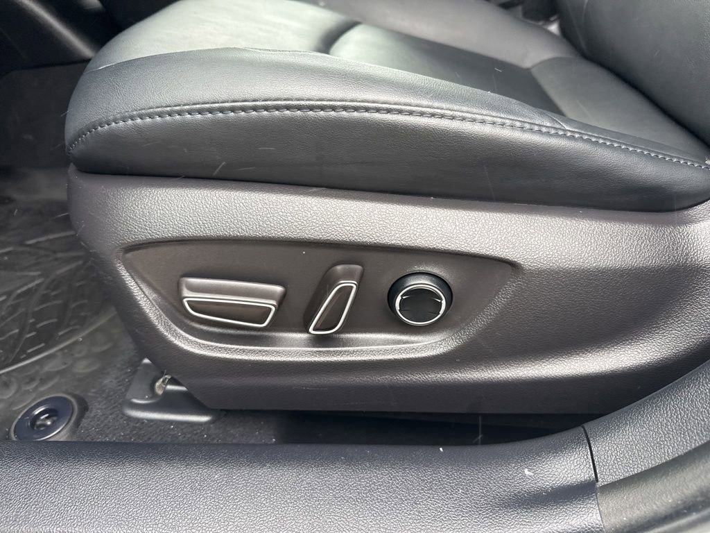 Used 2018 Toyota Prius Prime Premium image 12