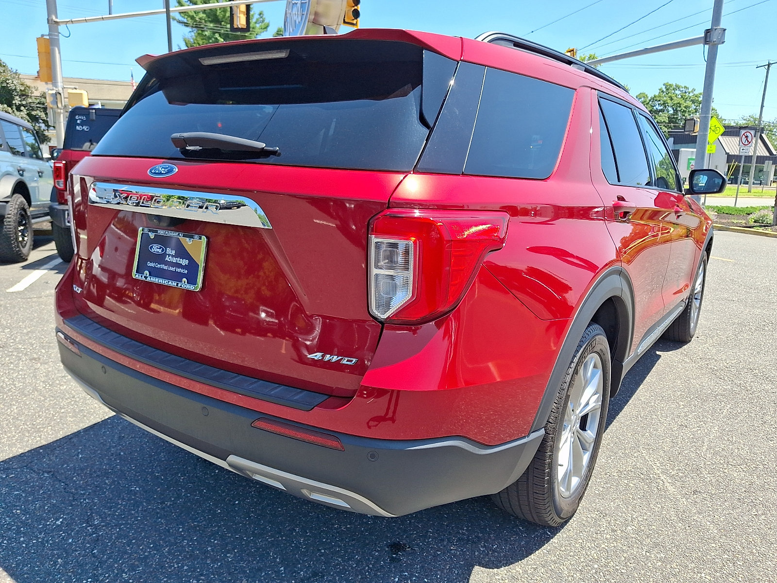 Certified 2024 Ford Explorer XLT w/ Equipment Group 202A AWD/4WD image 10