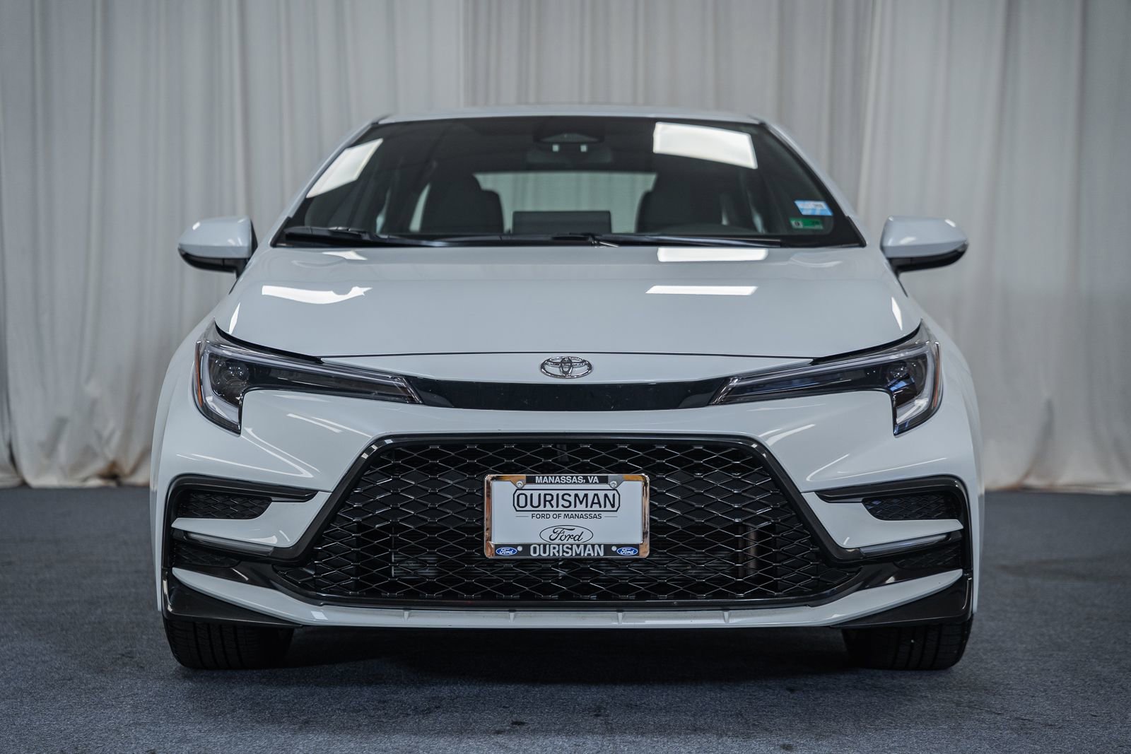 Used 2025 Toyota Corolla SE w/ SE Premium Package FWD image 2