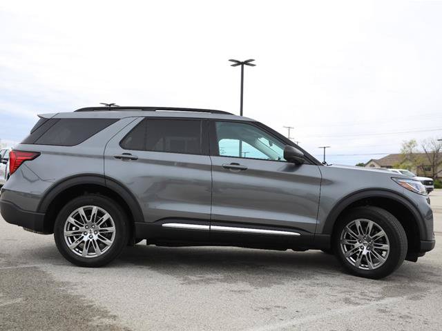 Certified 2025 Ford Explorer Active w/ Active Comfort Package AWD/4WD image 6
