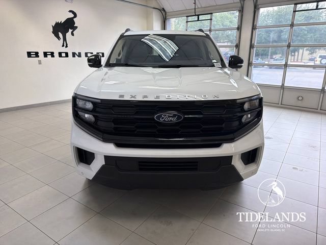 Certified 2025 Ford Expedition Active RWD image 3