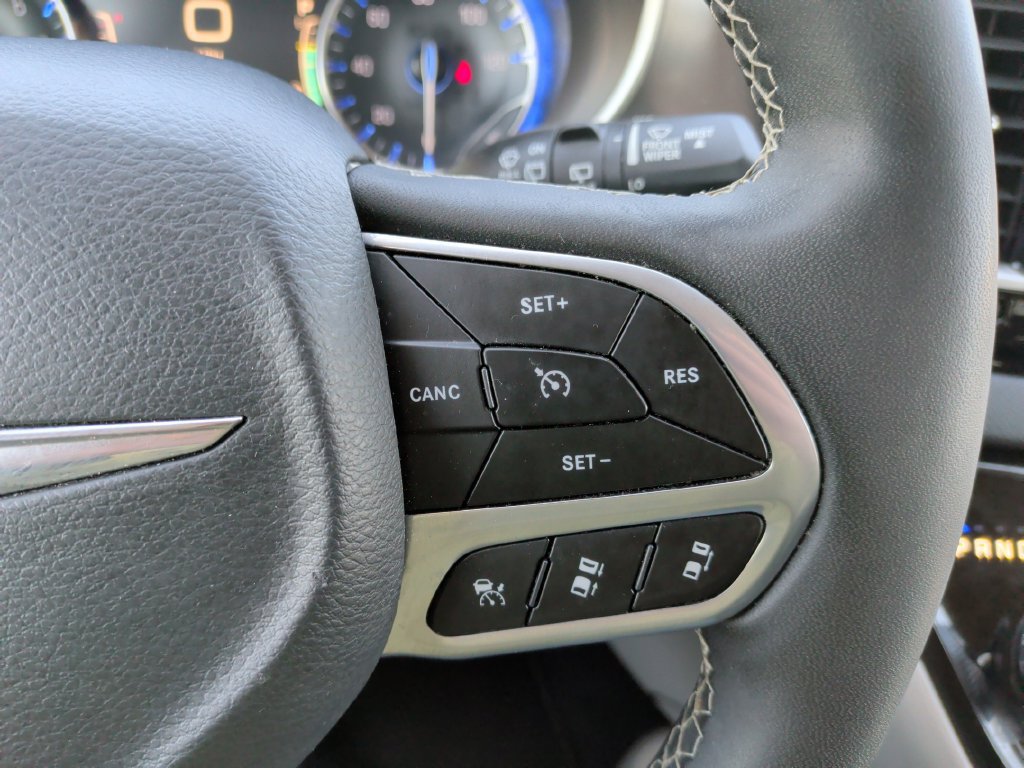Used 2023 Chrysler Pacifica Touring-L FWD image 24