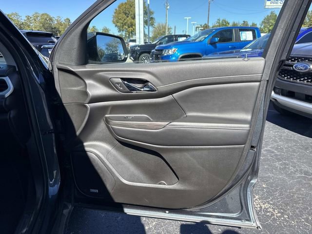 Used 2020 GMC Acadia SLT w/ Driver Alert Package II image 14