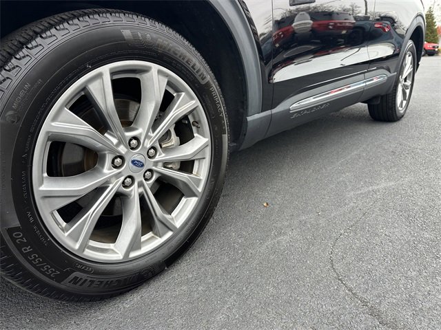 Certified 2022 Ford Explorer XLT w/ Equipment Group 202A image 12