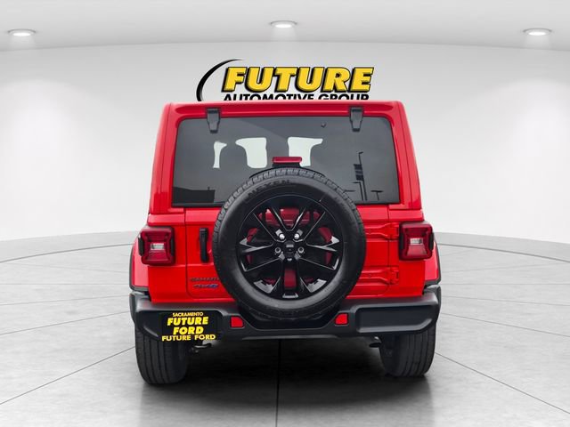 Used 2025 Jeep Wrangler Unlimited Sahara AWD/4WD image 5