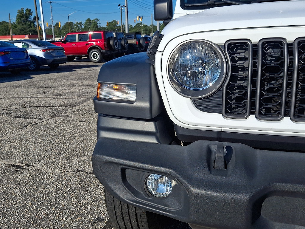 Used 2025 Jeep Wrangler Sport AWD/4WD image 8
