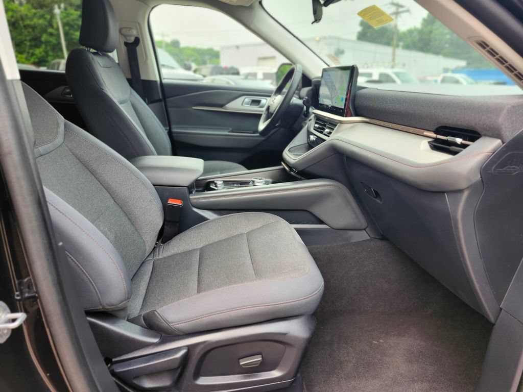 Certified 2025 Ford Explorer Active AWD/4WD image 11