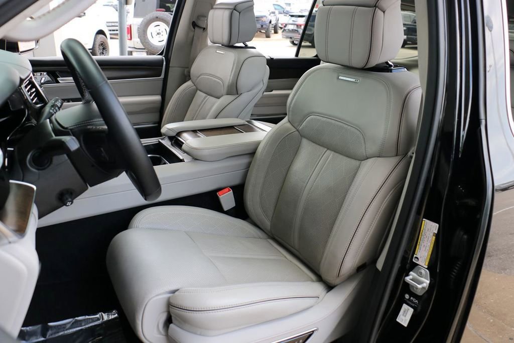 Used 2023 Jeep Grand Wagoneer Series II AWD/4WD image 20
