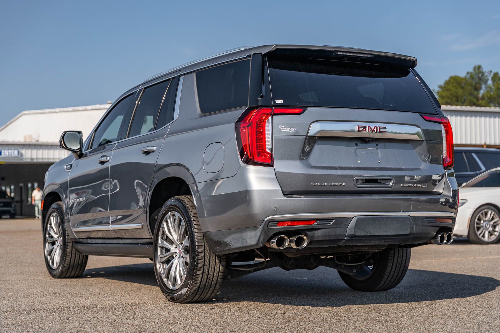 Used 2021 GMC Yukon Denali w/ Denali Premium Package RWD image 5