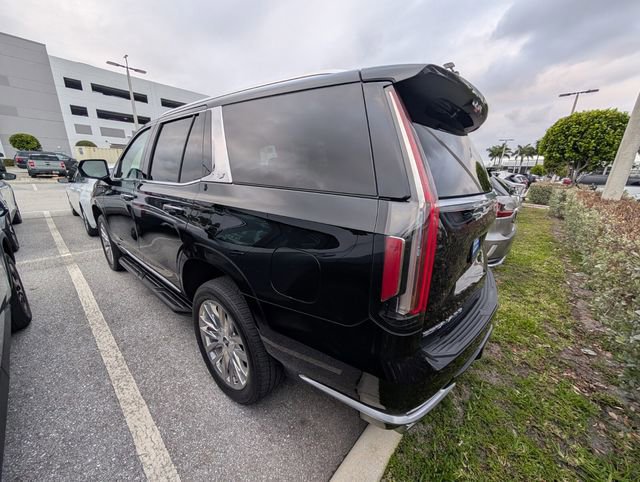 Used 2024 Cadillac Escalade Premium Luxury image 2