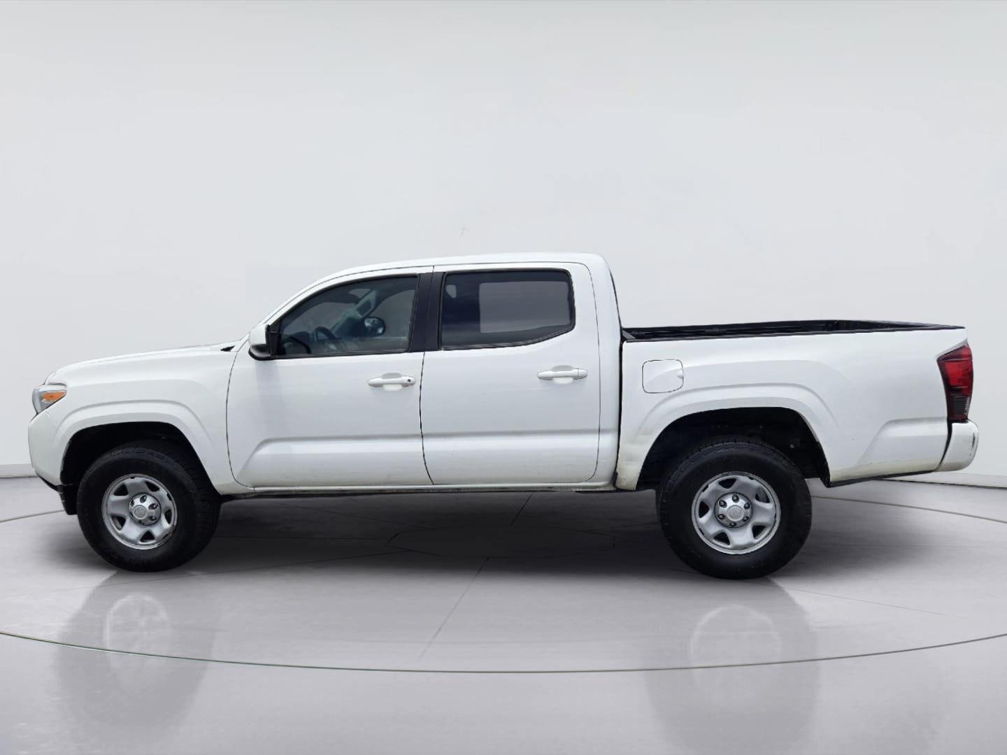 Used 2018 Toyota Tacoma SR w/ SR Convenience Package RWD image 3