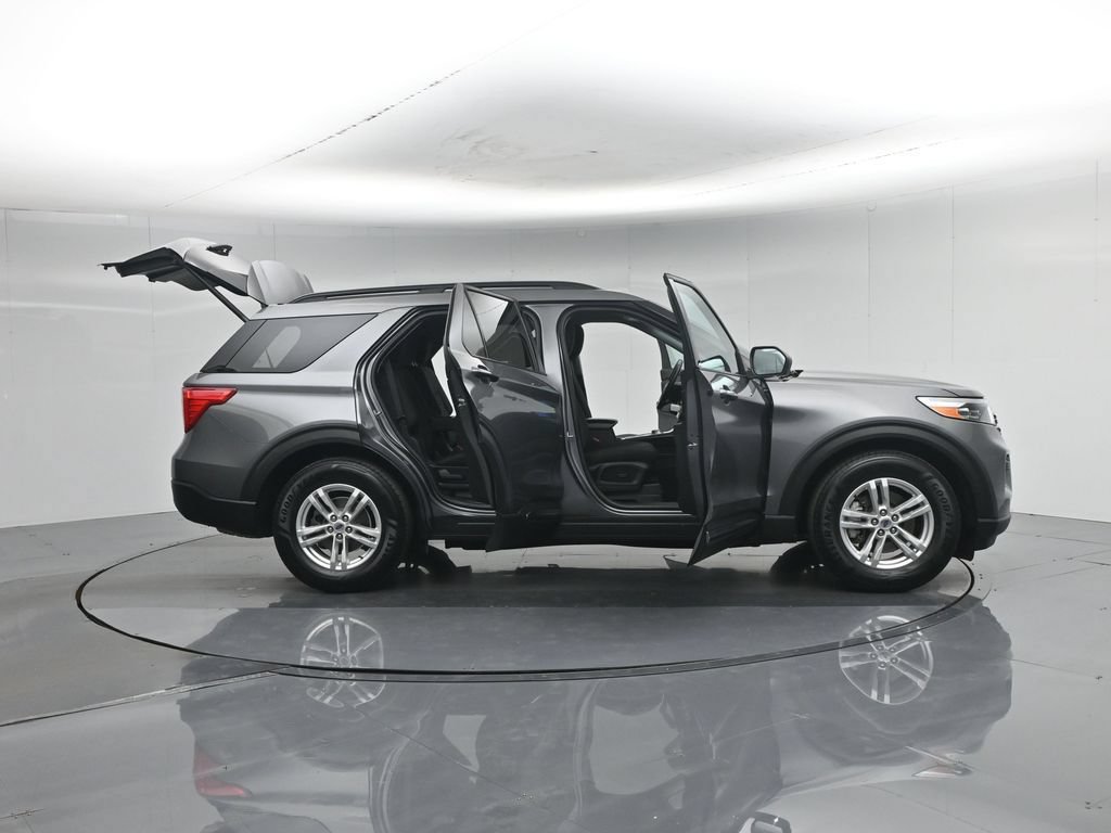 Certified 2021 Ford Explorer XLT RWD image 5