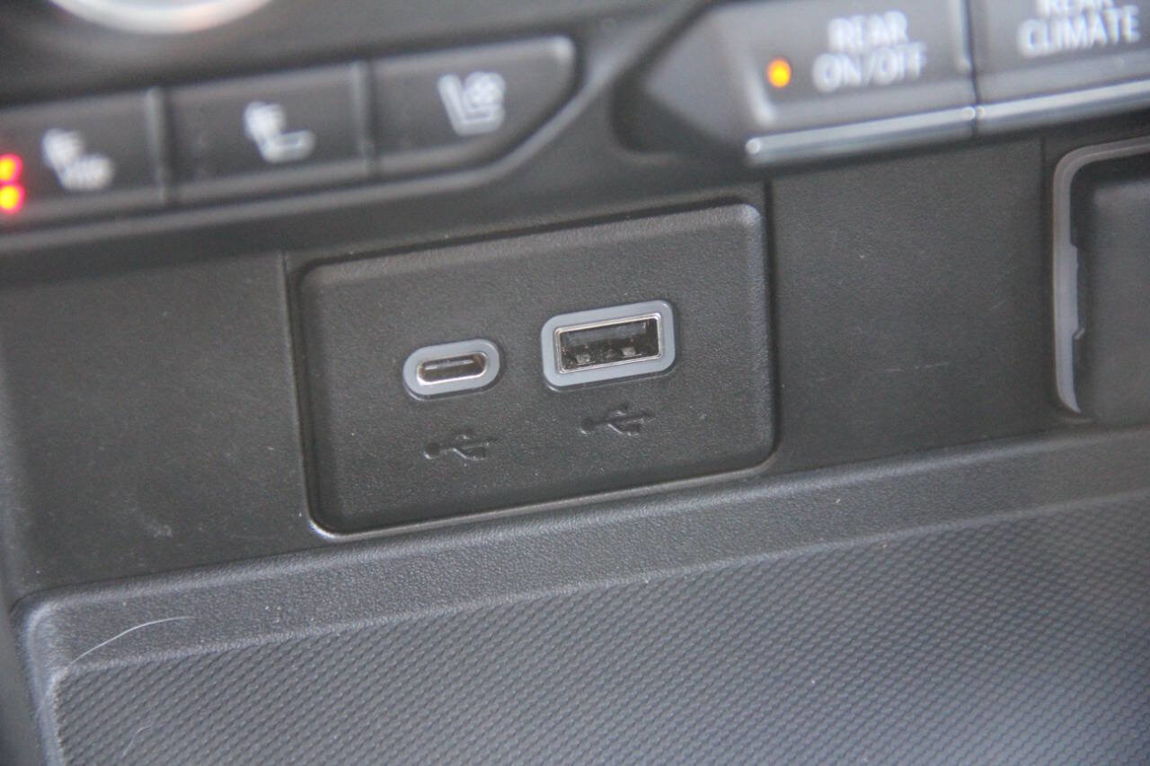 Used 2023 GMC Yukon XL SLT image 38