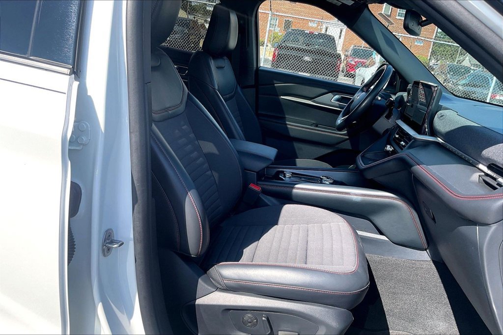 Certified 2025 Ford Explorer ST-Line w/ Premium Package AWD/4WD image 6