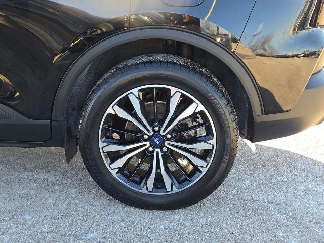 Certified 2021 Ford Escape SE w/ SE Sport Appearance Package image 15