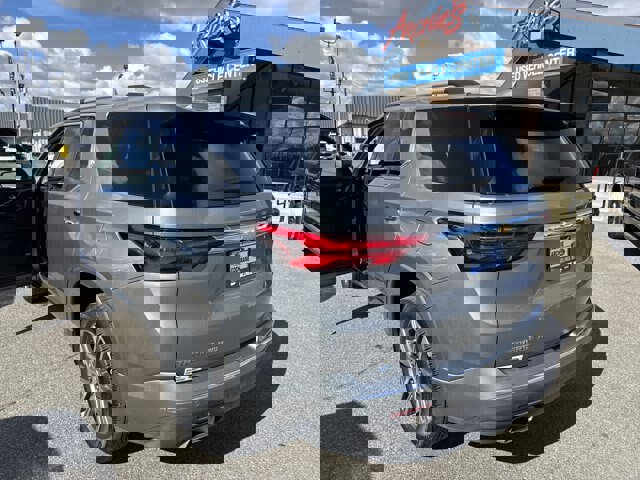 Used 2023 Chevrolet Traverse High Country image 4