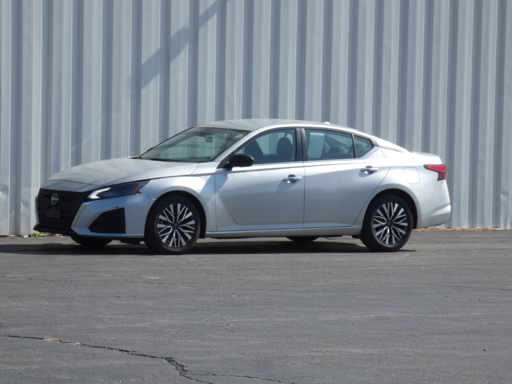 Used 2024 Nissan Altima 2.5 SV FWD image 35