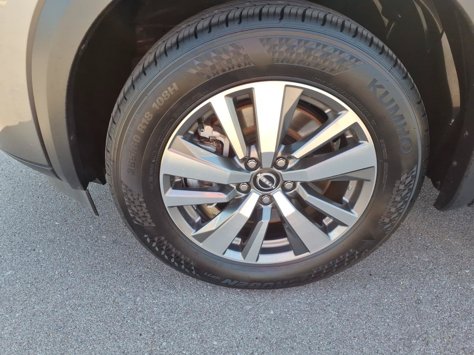 Used 2025 Nissan Pathfinder SL FWD image 9