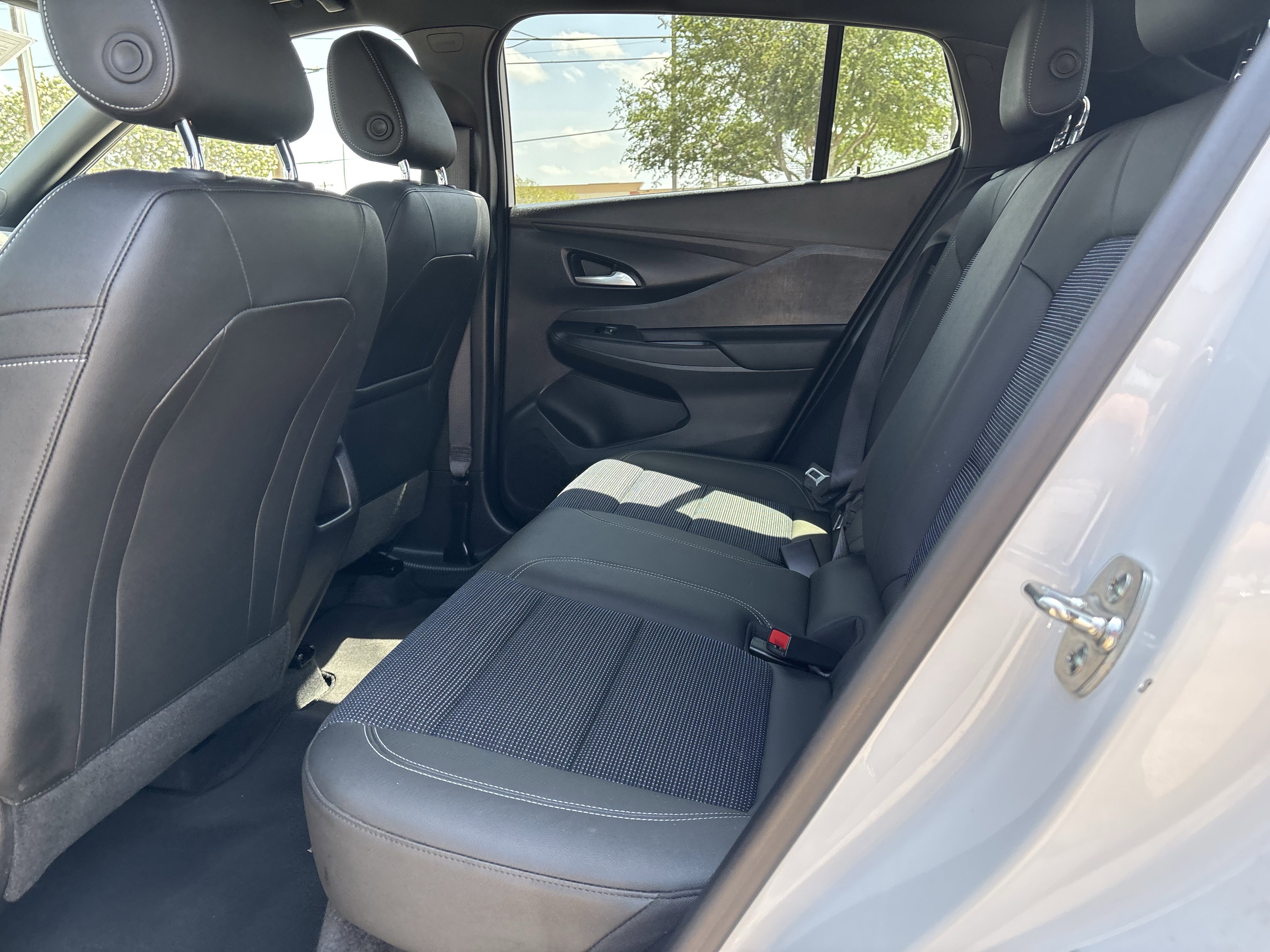 Used 2025 Buick Envista Preferred image 14