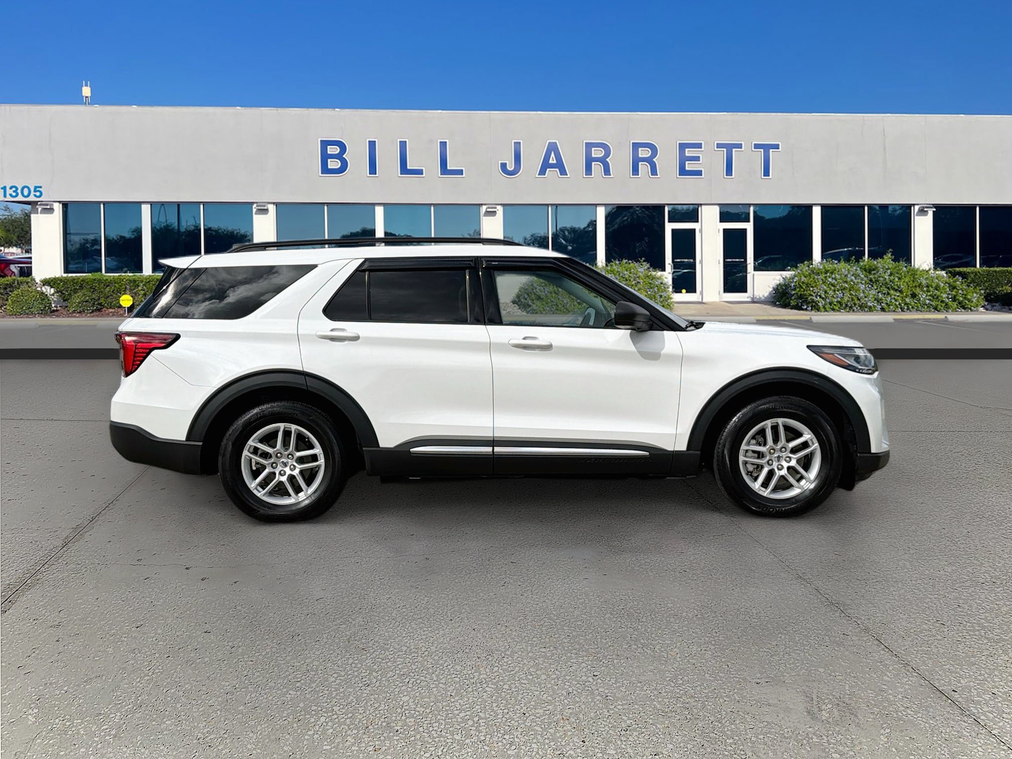 Certified 2025 Ford Explorer Active RWD image 8