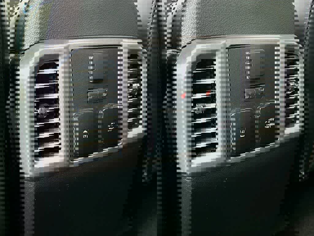 Certified 2019 Ford F150 Platinum w/ Equipment Group 701A Luxury image 16