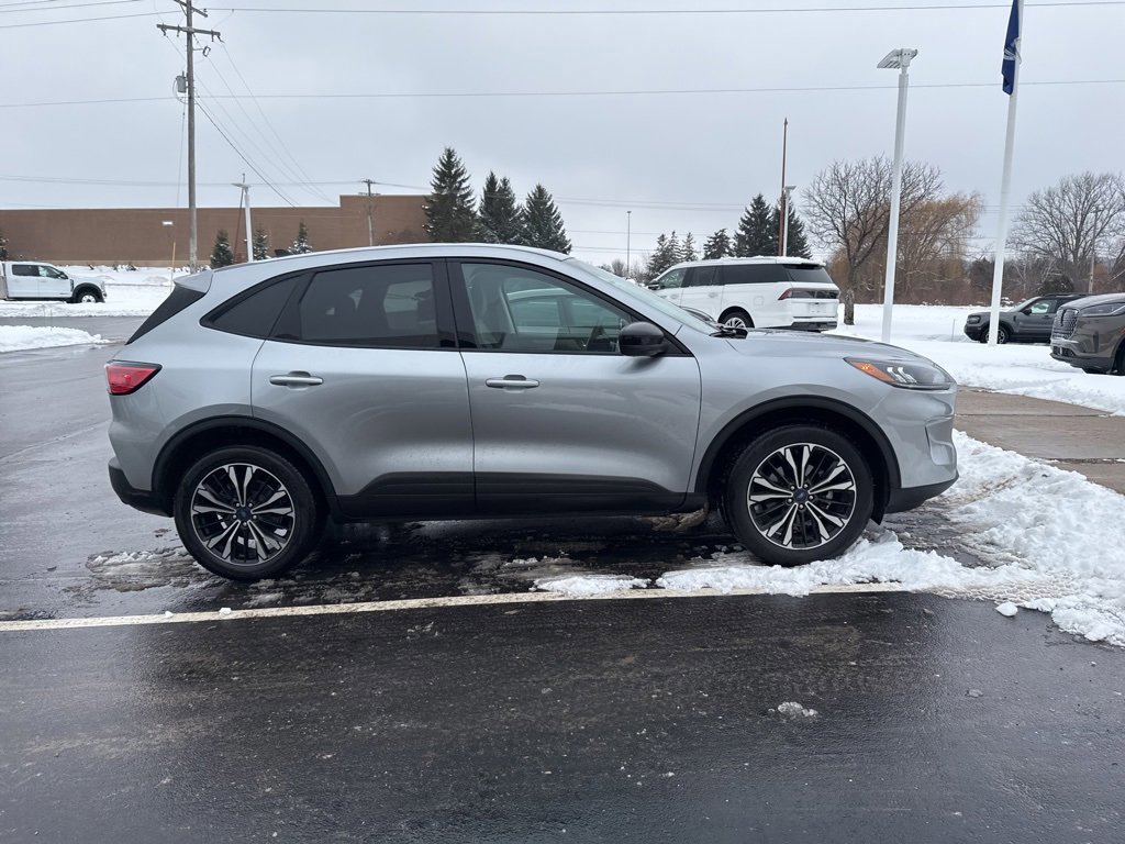 Certified 2021 Ford Escape SE w/ SE Sport Appearance Package image 2