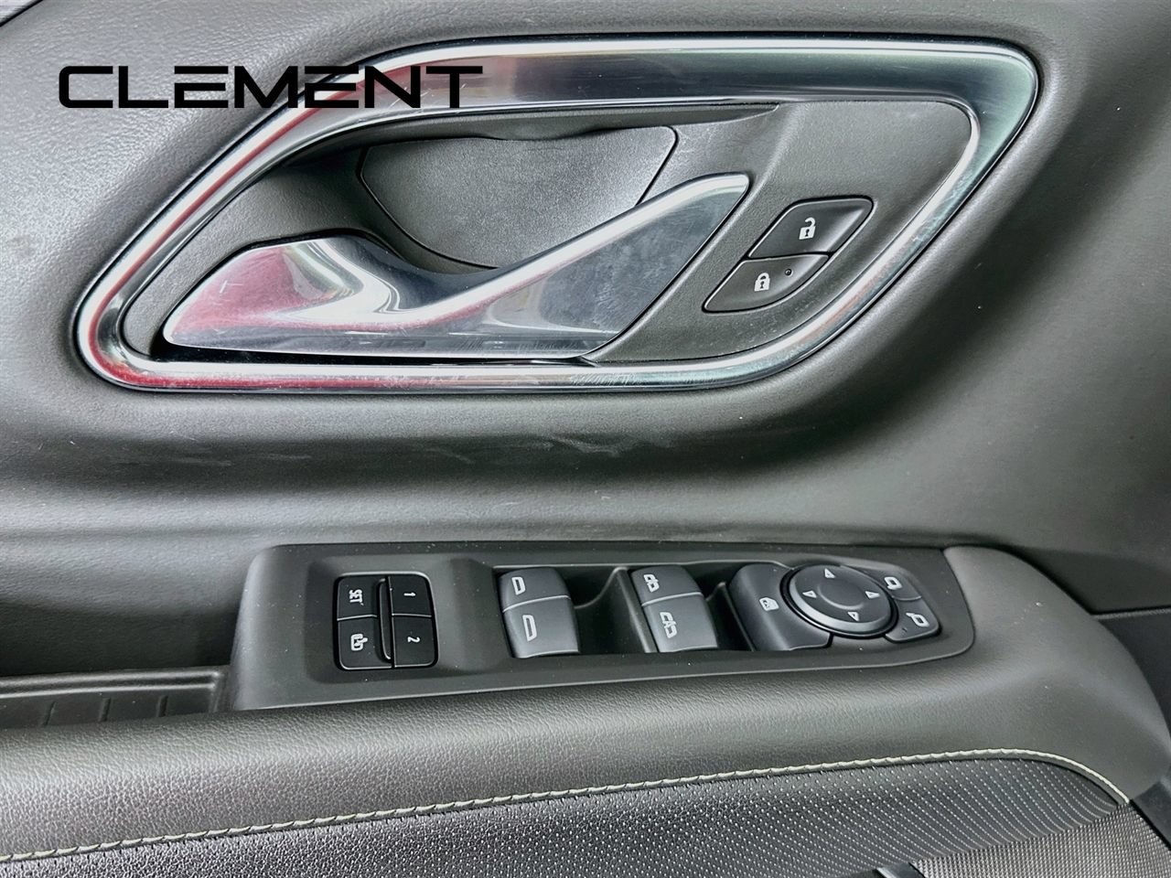 Used 2024 GMC Yukon XL SLT AWD/4WD image 27