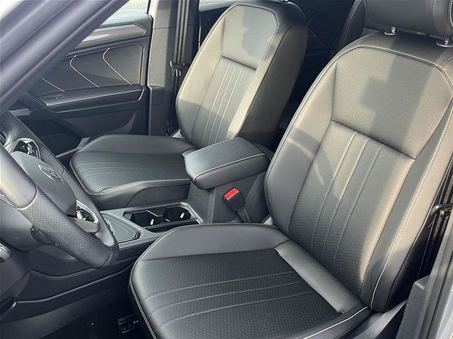 Used 2023 Volkswagen Tiguan SE R-Line FWD image 11