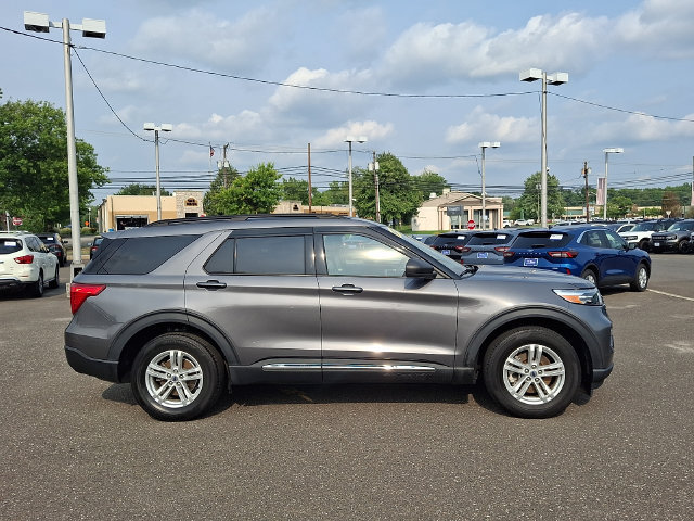 Certified 2023 Ford Explorer XLT w/ Equipment Group 202A AWD/4WD image 7