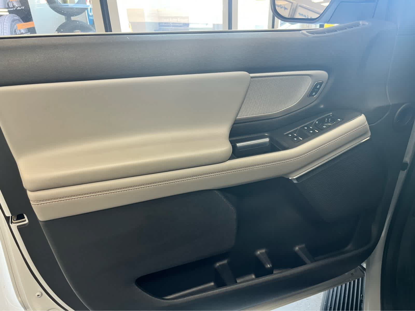 Certified 2025 Ford Expedition Active AWD/4WD image 19