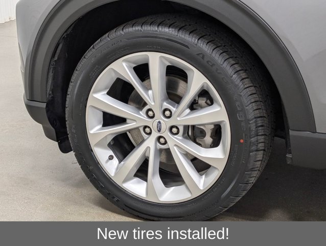 Certified 2023 Ford Explorer Platinum w/ Technology Package AWD/4WD image 2