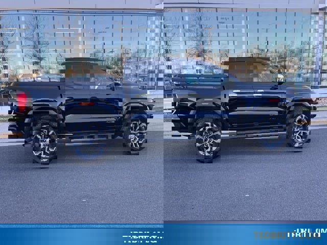 Used 2023 GMC Canyon Denali image 6