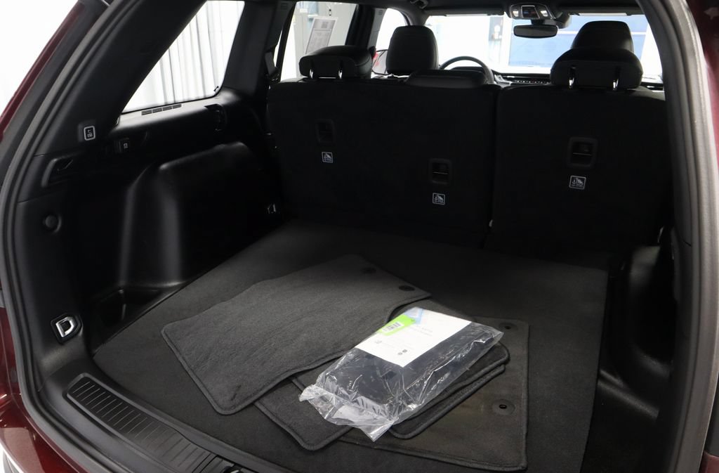 Used 2023 Jeep Grand Cherokee Altitude AWD/4WD image 13