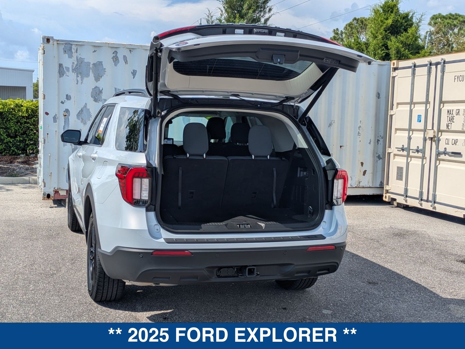 Certified 2025 Ford Explorer Active RWD image 13